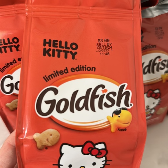 New unopened HELLO KITTY Goldfish LIMITED EDITION Strawberry Shortcake (12) - Picture 3 of 3